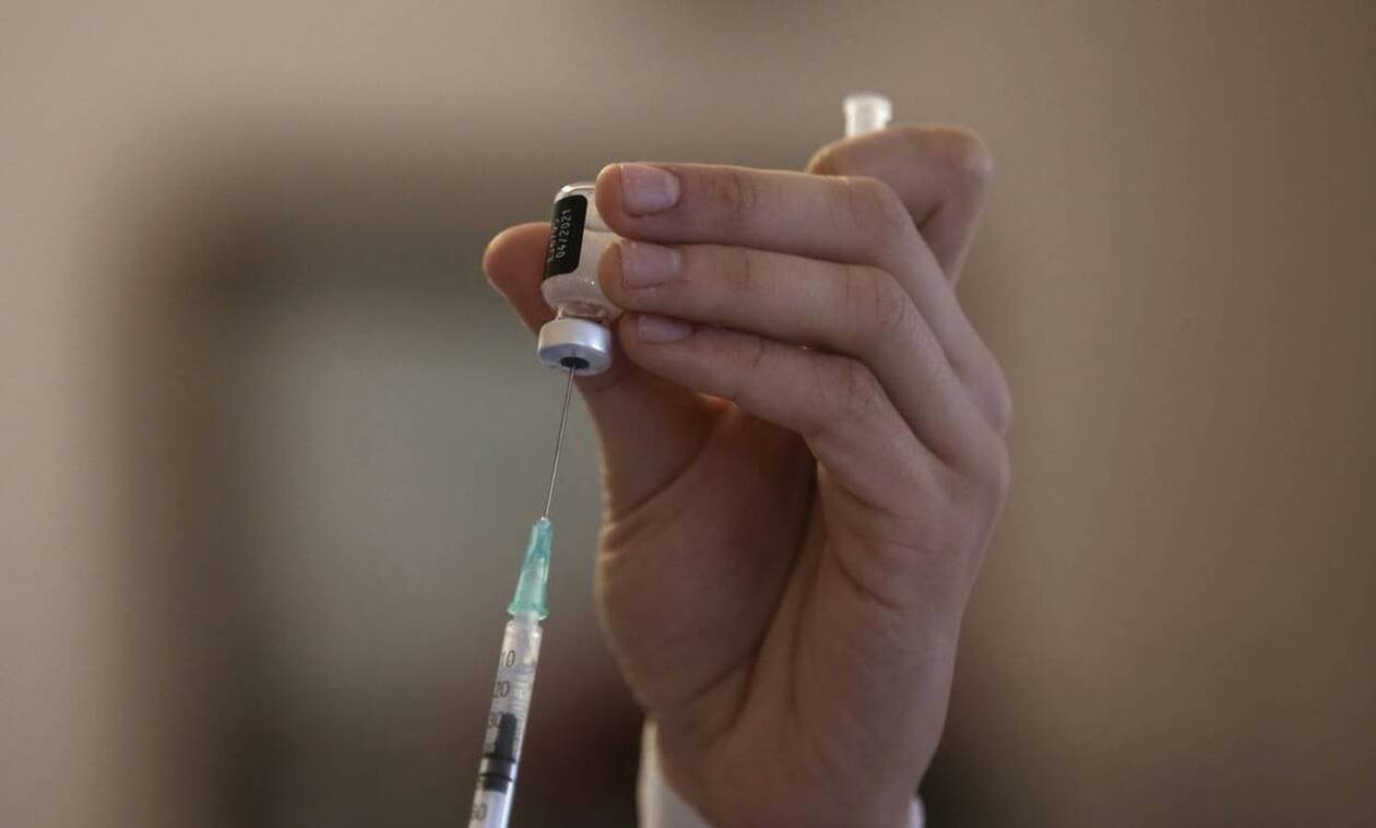 Κορωνοϊός: Πρώτος θάνατος πλήρως εμβολιασμένου χωρίς υποκείμενα νοσήματα στη χώρα μας