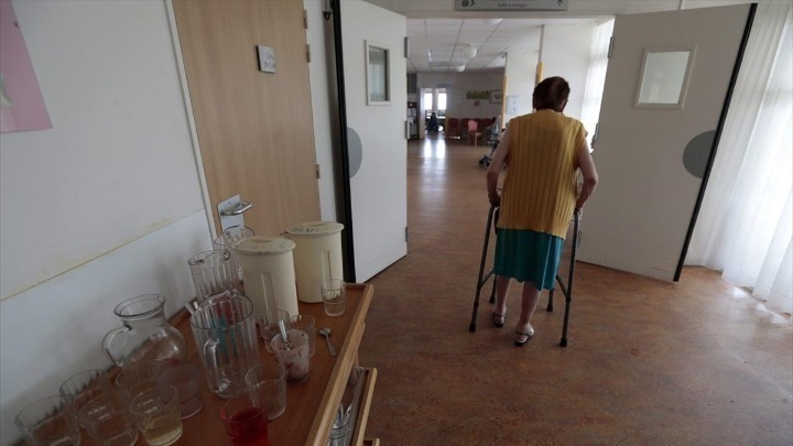 Παράνομο γηροκομείο στην Κέρκυρα: Ελεύθεροι αφέθηκαν ο 85χρονος ιδιοκτήτης και η 60χρονη κόρη του