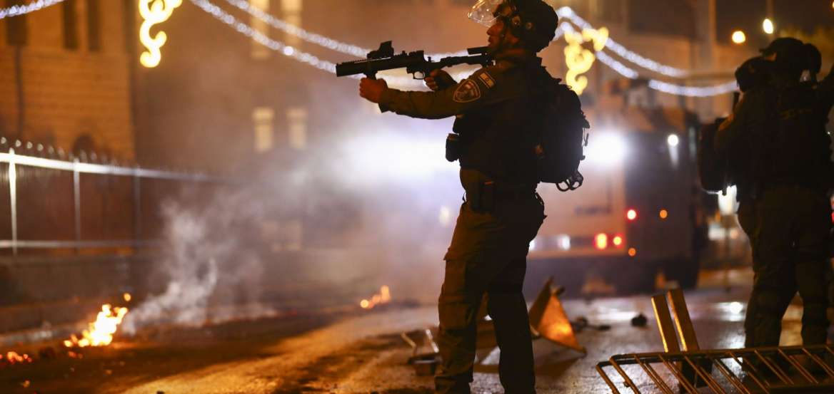 Νέες συγκρούσεις στην πλατεία των Τζαμιών στην Ιερουσαλήμ, εκατοντάδες τραυματίες