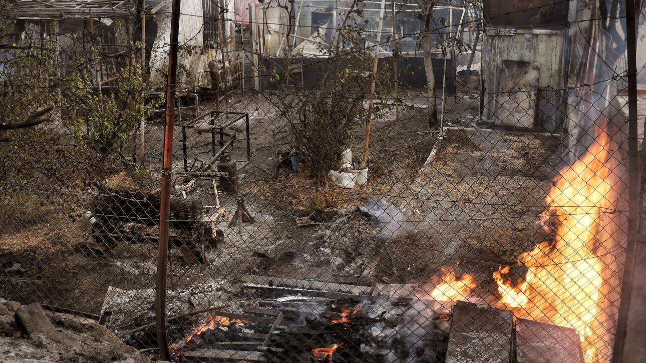 Αναζωπύρωση της φωτιάς στην Κορινθία: Εκκενώνεται ο οικισμός Παπαγιαννέικα