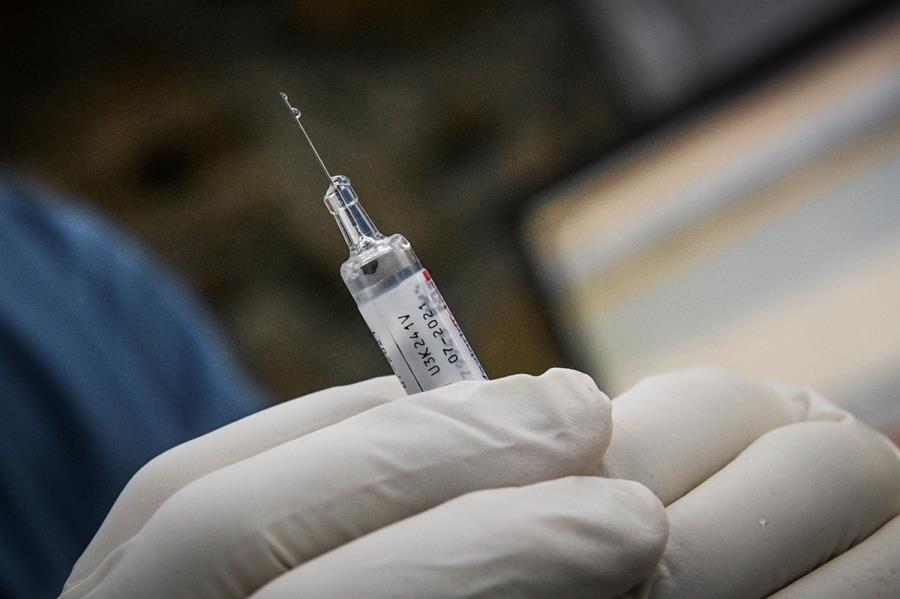 Με γρήγορους ρυθμούς οι εμβολιασμοί στη χώρα κατά της Covid - 19