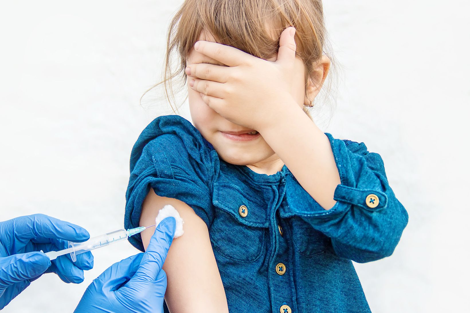 Ηλίας Μόσιαλος: Όσοι δεν κάνουν εμβόλια ή εμποδίζουν τα παιδιά τους, παίρνουν ένα πολύ μεγάλο ρίσκο