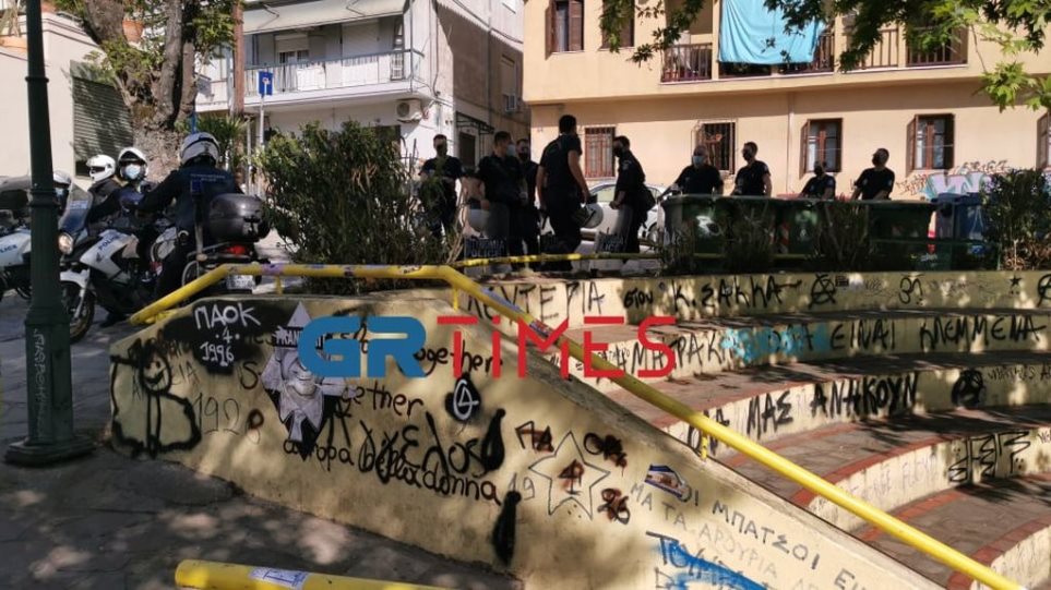 Θεσσαλονίκη: Νέα επέμβαση της αστυνομίας στην πλατεία Καλλιθέας - Βίντεο και φωτό