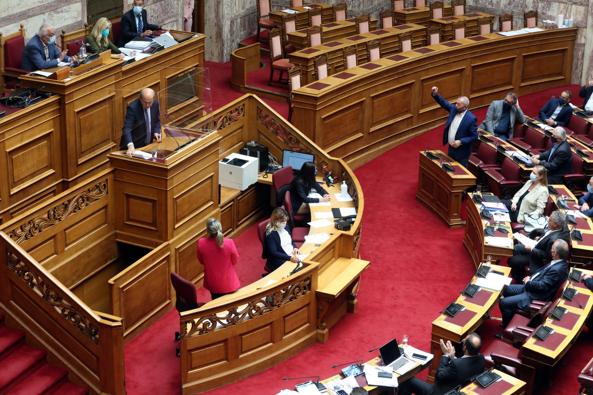 Κορυφώνεται η "σύγκρουση" στη Βουλή για το εργασιακό νομοσχέδιο
