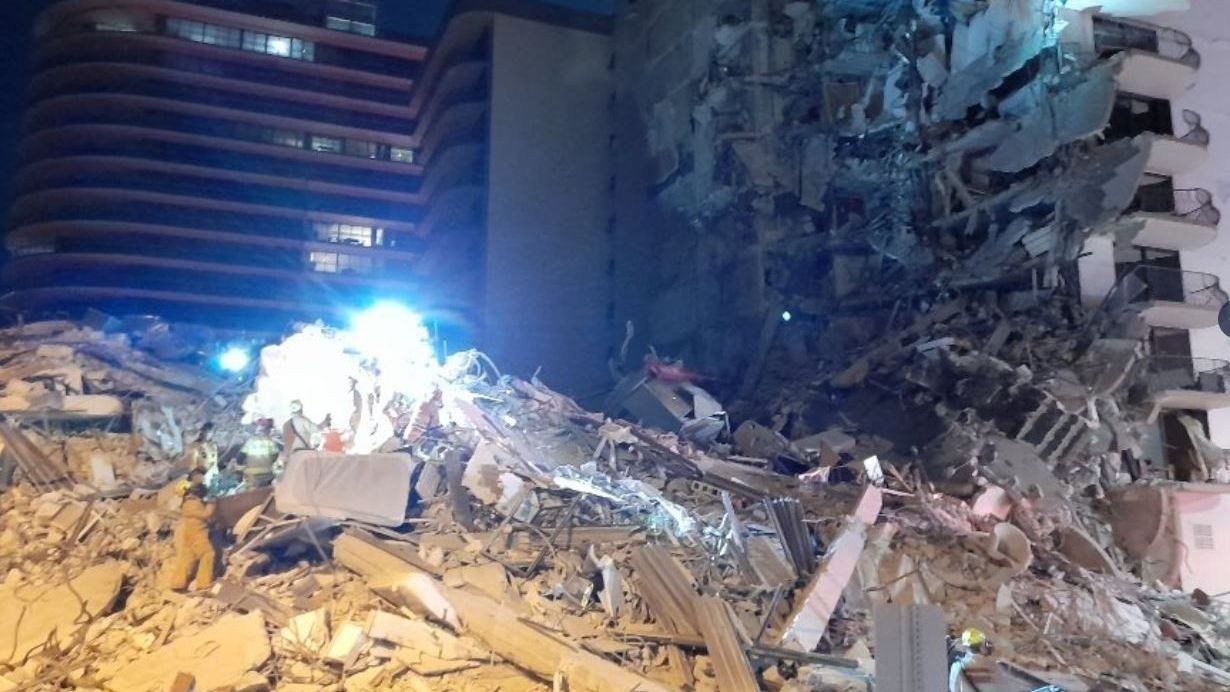 Κατέρρευσε ένα πολυώροφο κτίριο στο Μαϊάμι (Βίντεο)