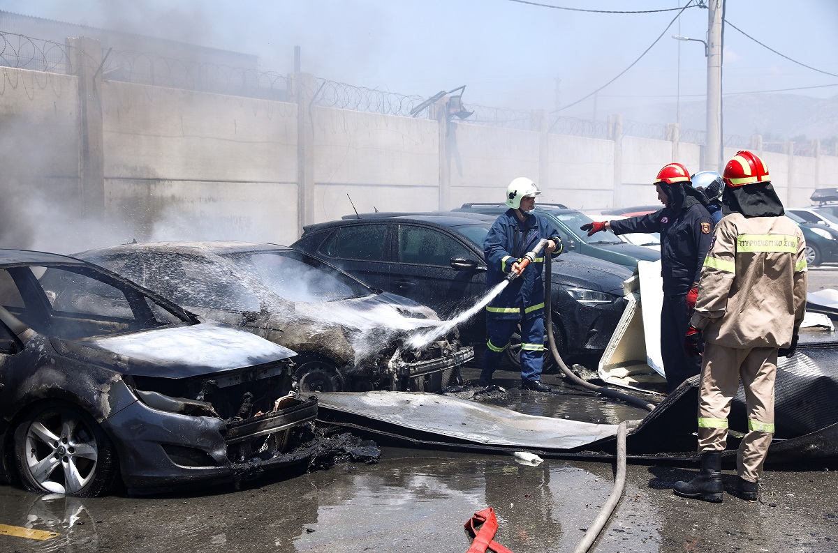Ασπρόπυργος: Φωτογραφίες- βίντεο από την έκρηξη βυτιοφόρου με προπάνιο - Διέλυσε 15 αυτοκίνητα