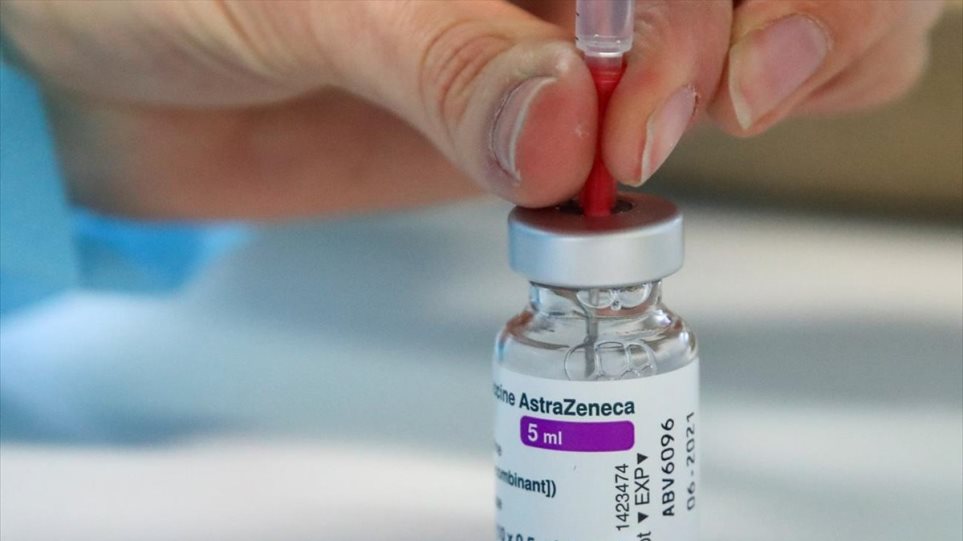 AstraZeneca: Τι προτείνουν Καπραβέλος - Παυλάκης για τη 2η δόση του εμβολίου