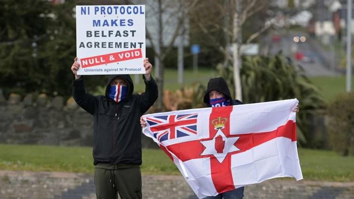 Με κυρώσεις απειλεί η ΕΕ τη Βρετανία για τη Βόρεια Ιρλανδία