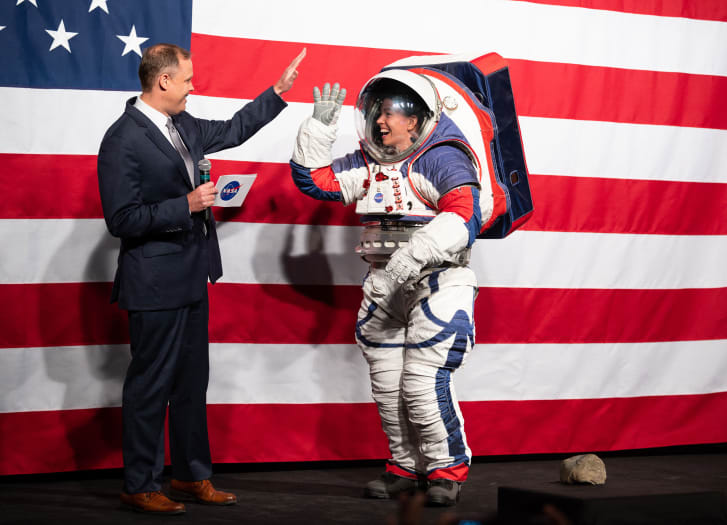 Αυτές είναι οι νέες στολές που θα φορούν οι αστροναύτες στην Σελήνη το 2024