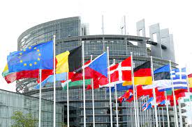 Το Ευρωκοινοβούλιο ζητά άρση των δικαιωμάτων ευρεσιτεχνίας για τα εμβόλια