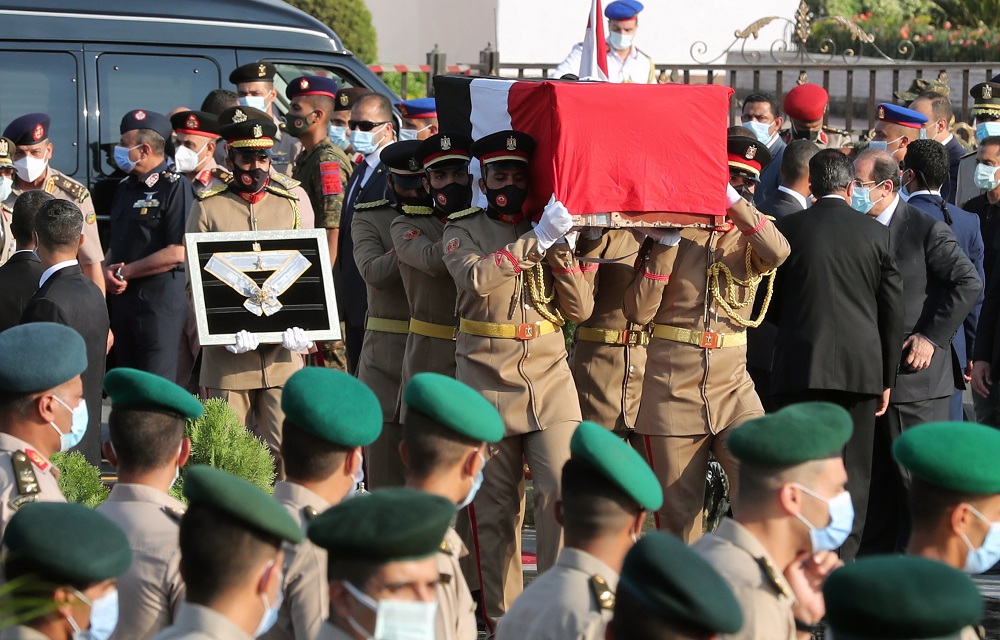 Στρατιωτική κηδεία για την σύζυγο του πρώην προέδρου της Αιγύπτου Ανουάρ αλ-Σαντάτ