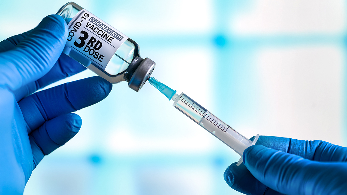 Εξετάζεται η χορήγηση τρίτης δόσης εμβολίου με Pfizer και Moderna τον Σεπτέμβριο