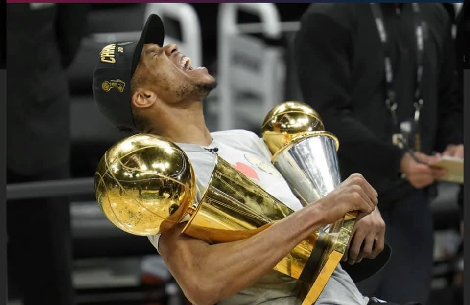 NBA: Μητσοτάκης και Τσίπρας συγχαίρουν στο Twitter τον πρωταθλητή NBA Γιάννη Αντετοκούνμπο