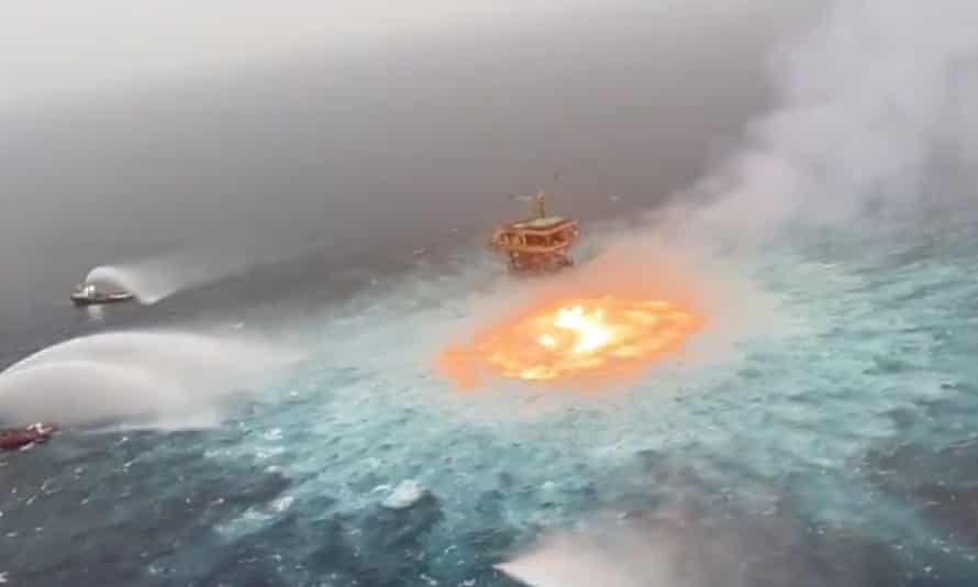 "Πύρινο μάτι": Κατασβέστηκε πυρκαγιά στην επιφάνεια του ωκεανού στο Μεξικό