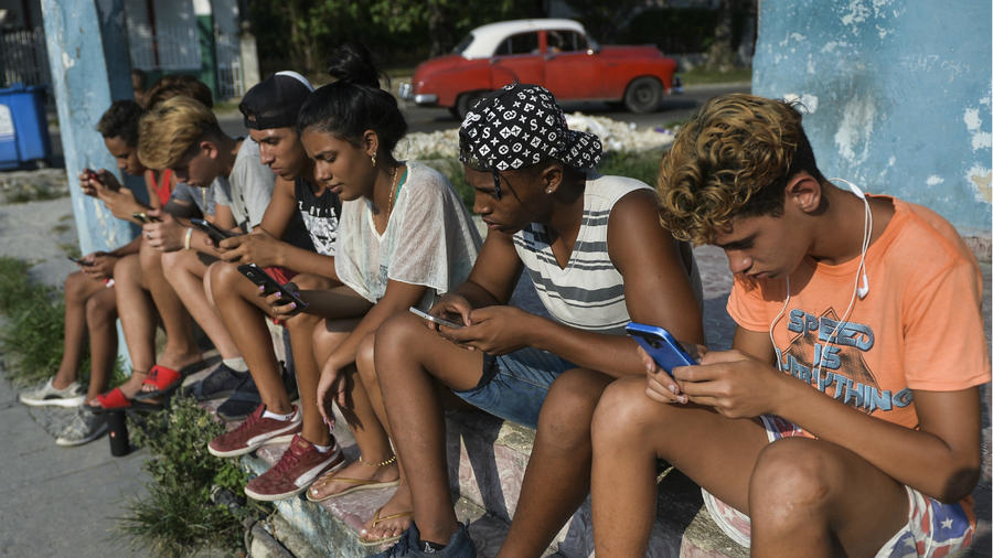 Οι ΗΠΑ θα δώσουν ιντερνετ στους Κουβανούς για να ενισχύσουν τις αντικαθεστωτικές διαδηλώσεις