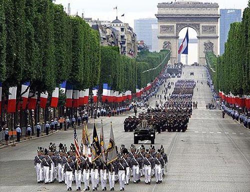 Γαλλία - 14 Ιουλίου: Η εθνική εορτή υπό τη σκιά του 4ου κύματος