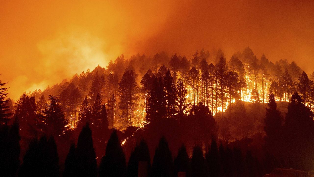 Μάχη με τις φλόγες στην Καλιφόρνια