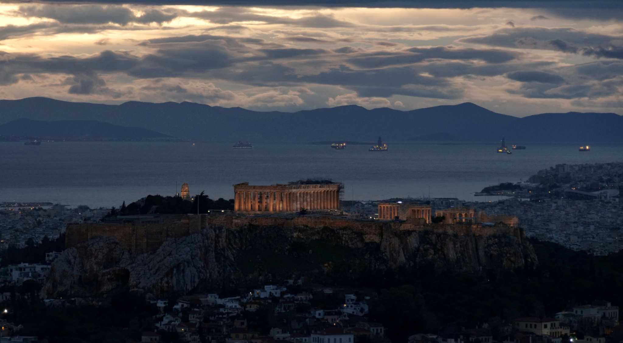 Κορωνοϊός:  Ποιες περιοχές είναι στο "κόκκινο" - Τι συμβαίνει σε Κρήτη, Θεσσαλονίκη, Αχαΐα και Ρόδο