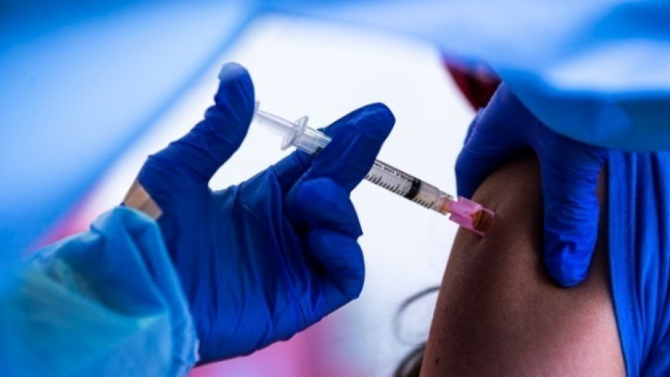 Κορονοϊός: Διπλάσιος κίνδυνος επαναμόλυνσης για τους ανεμβολίαστους