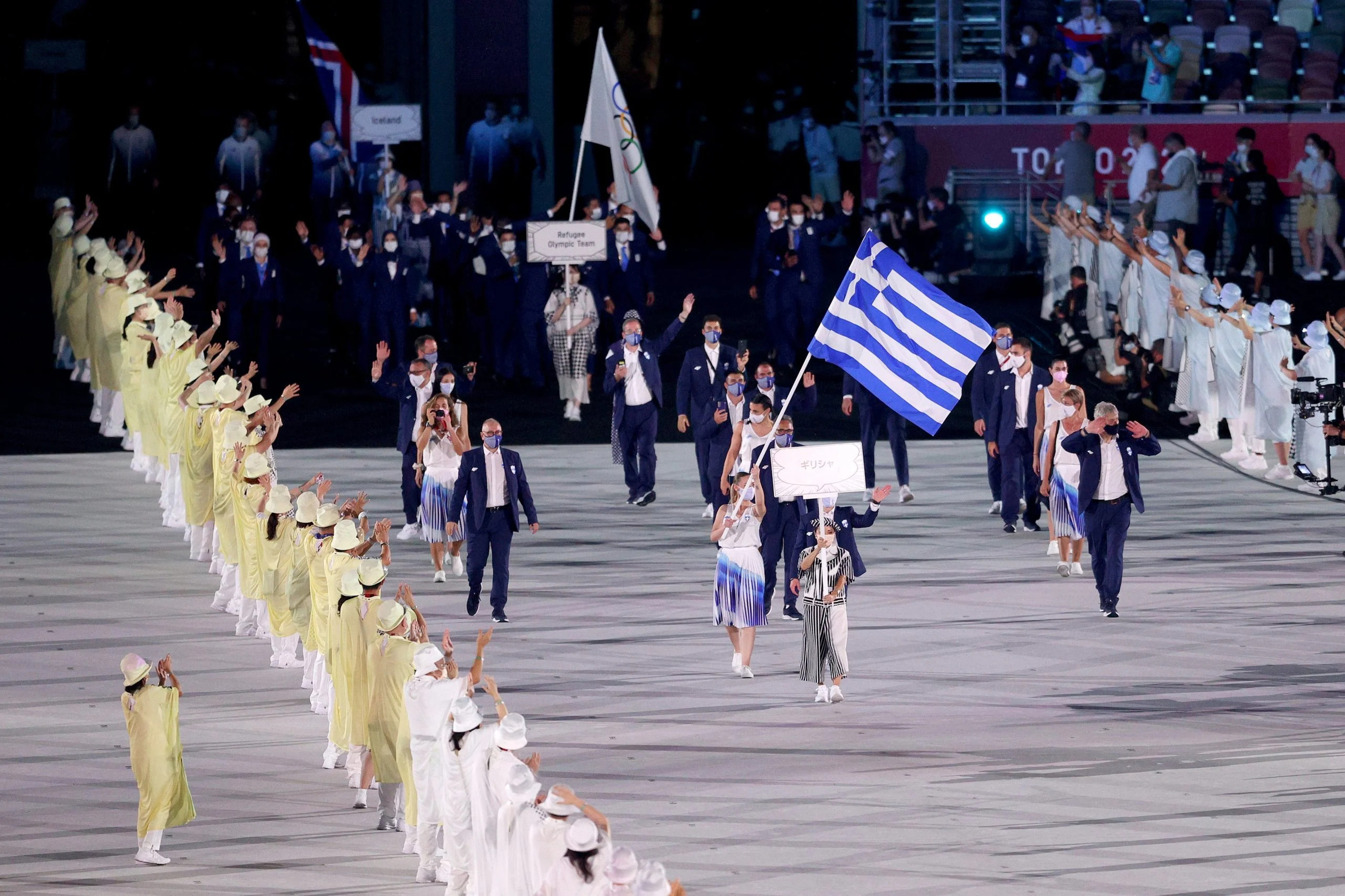 Ολυμπιακοι Αγώνες: Η θριαμβευτική παρέλαση της ελληνικής αντιπροσωπείας στην τελετή έναρξης