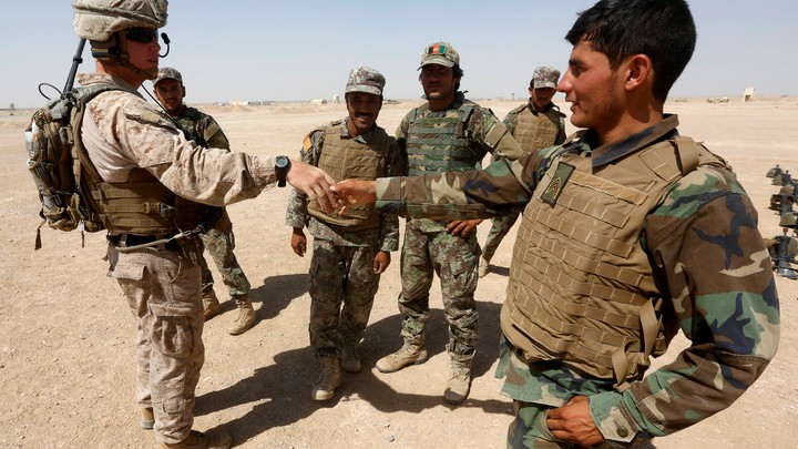 Σε κίνδυνο οι χιλιάδες αφγανοί που συνεργάστηκαν με τον αμερικανικό στρατό  μετά την αποχώρηση των ΗΠΑ από το Αφγανιστάν