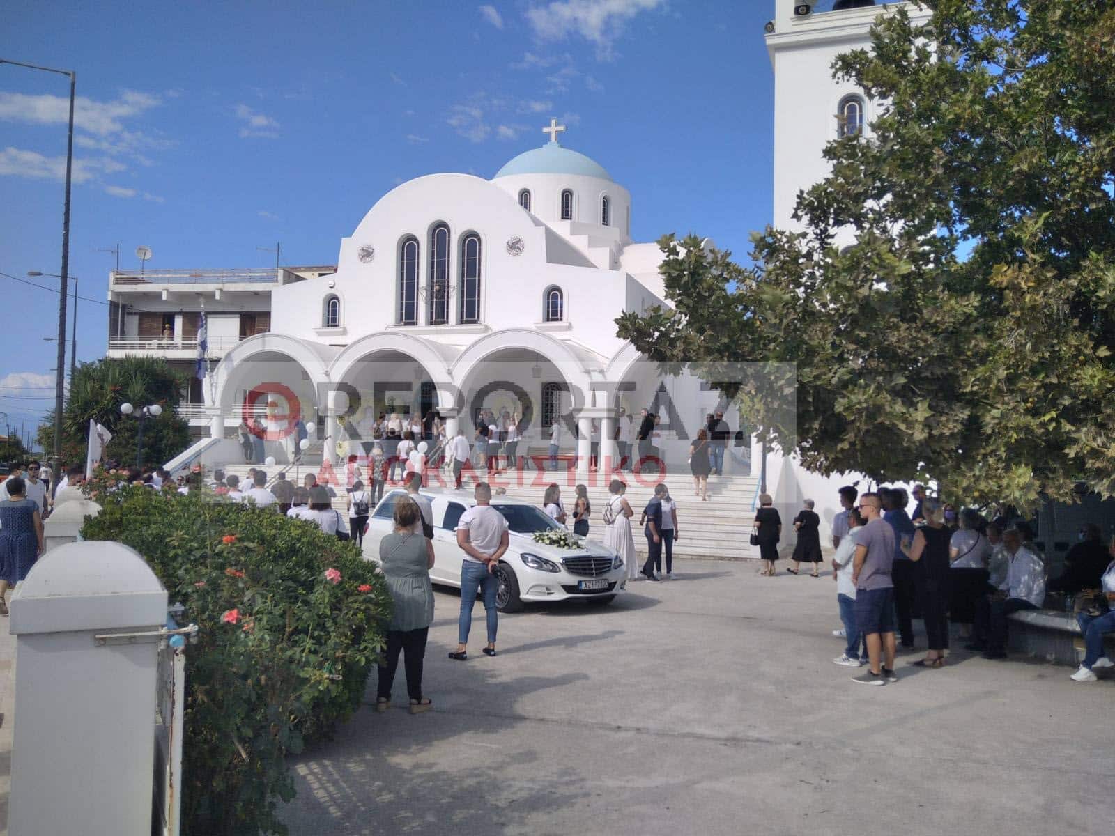 Κηδεία Γαρυφαλλιάς: "Όχι άλλη Γαρυφαλλιά όχι άλλοι νταήδες" - Σε βαρύ κλίμα η Εξόδιος Ακολουθία