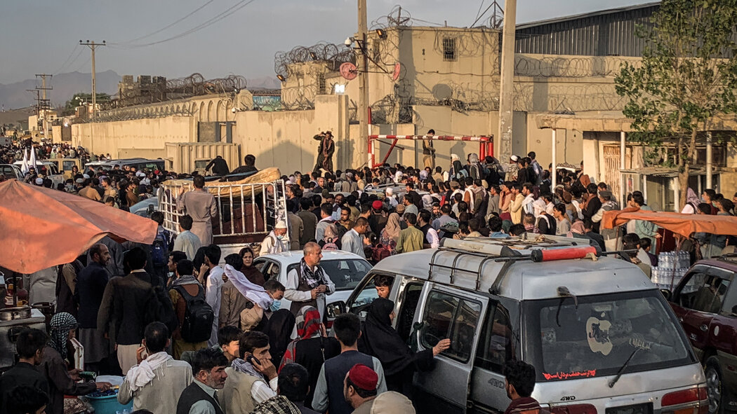 Έκκληση προς τους πολίτες του Αφγανιστάν: "Απομακρυνθείτε αμέσως από το αεροδρόμιο"