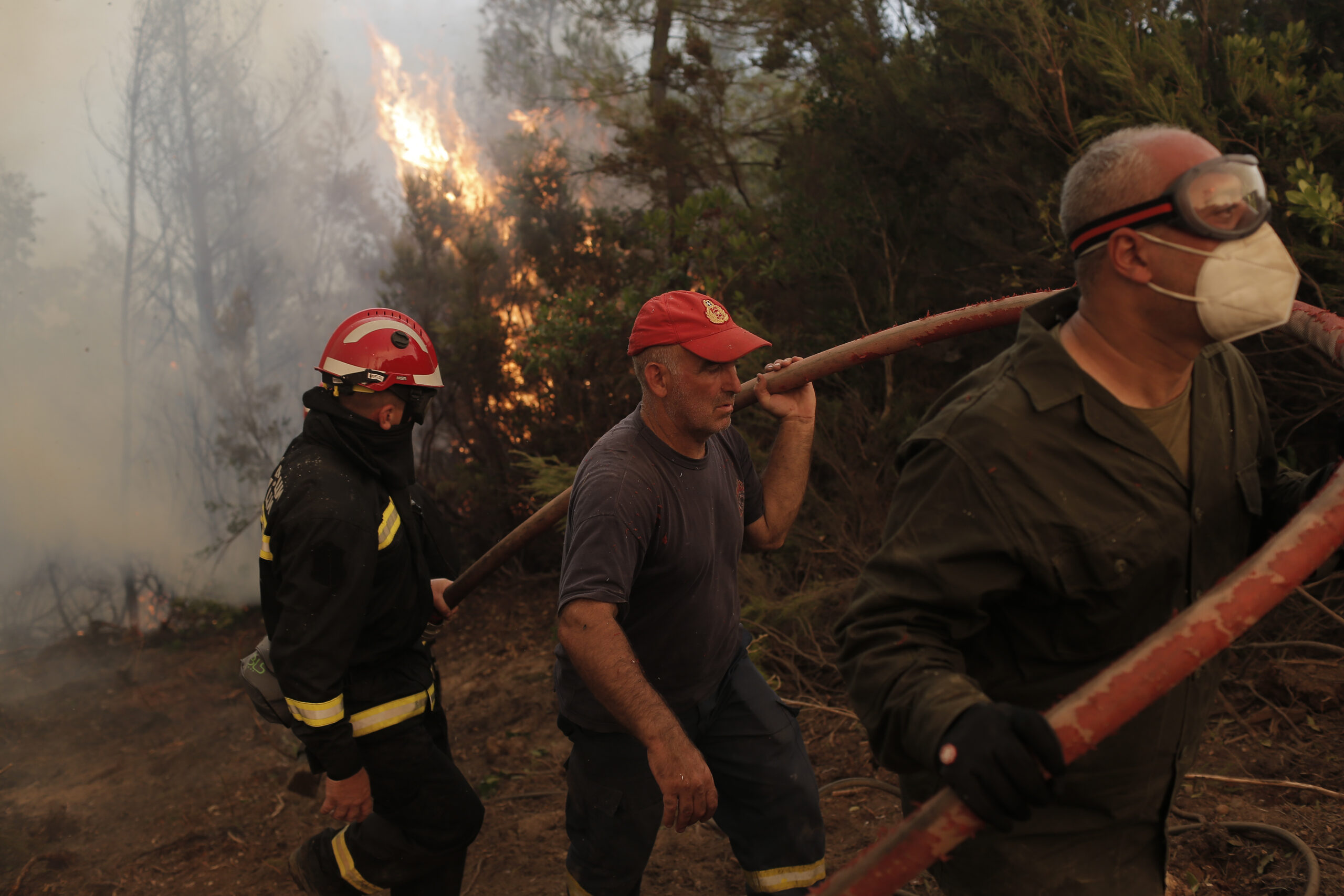 Φωτιά τωρά - Σάμος: Εκκενώνεται χωριό