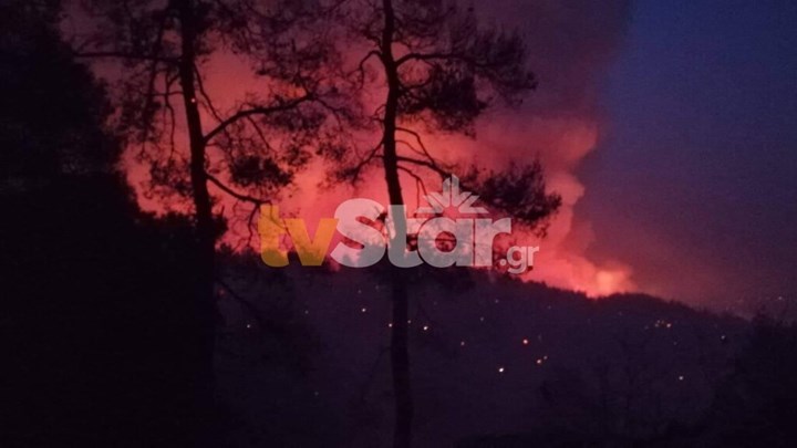 Εύβοια: Στη Στροφυλιά φθάνει η φωτιά - Δίνεται μάχη ώστε οι φλόγες να μείνουν μακριά από το Μαντούδι