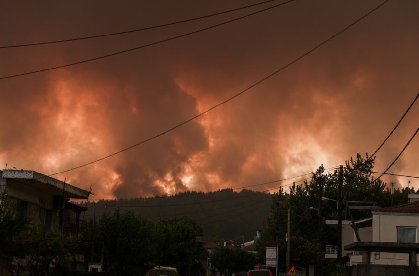 Φωτιά τώρα στην Εύβοια: Επικίνδυνη αναζωπύρωση στα Ελληνικά - Που παραμένουν εστίες ενεργές [vids]