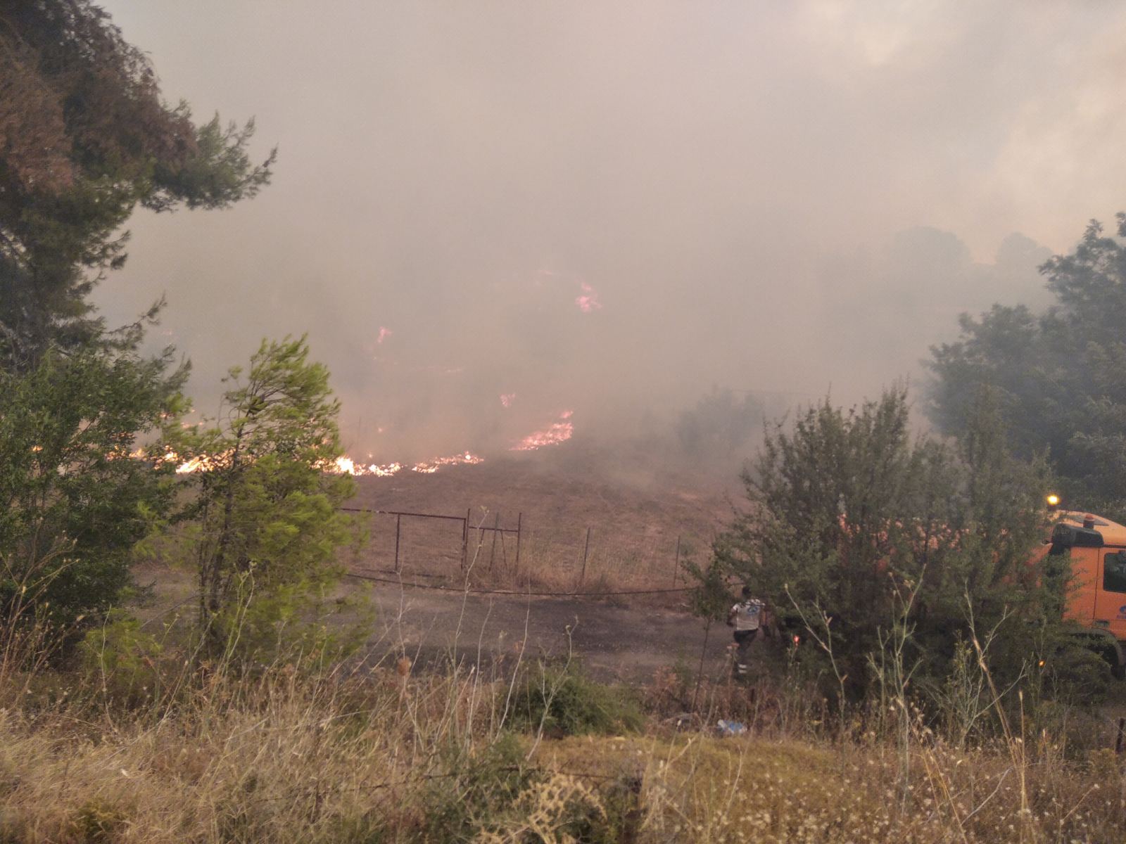 Φωτιά στην Αττική: Σε εξέλιξη νέο μέτωπο στη Μαλακάσα - Συνεχείς αναζωπυρώσεις σε Βαρυμπόμπη, Θρακομακεδόνες - Νέο μήνυμα από το 112 για εκκένωση περιοχών