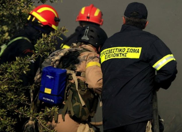 Τραυματίστηκε πυροσβέστης στην Πάρνηθα - Τον μετέφερε ελικόπτερο