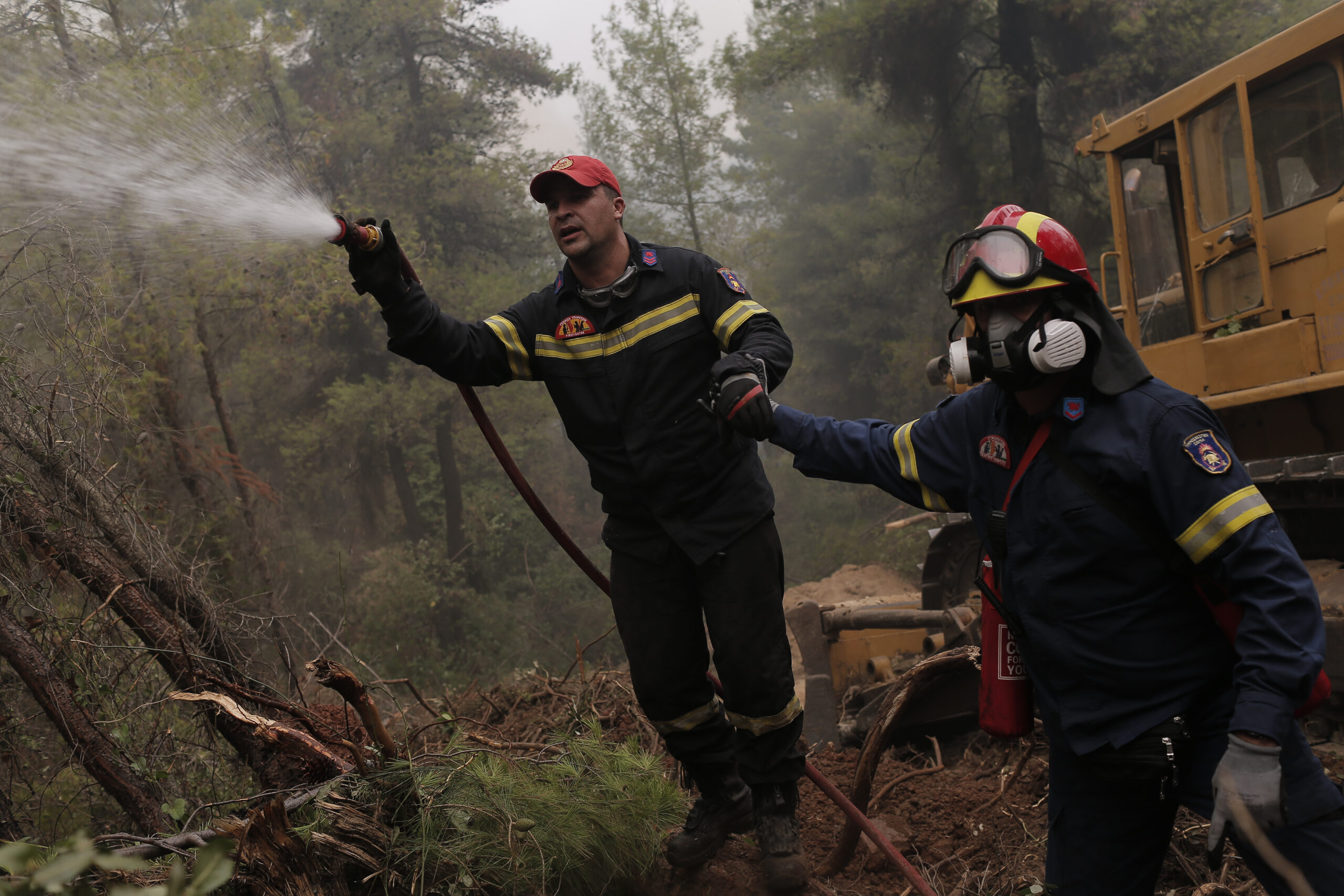 Φωτιά Γορτυνία: Εκκενώθηκαν 21 οικισμοί ~ Φόβος να μην ξεφύγει στο Μαίναλο