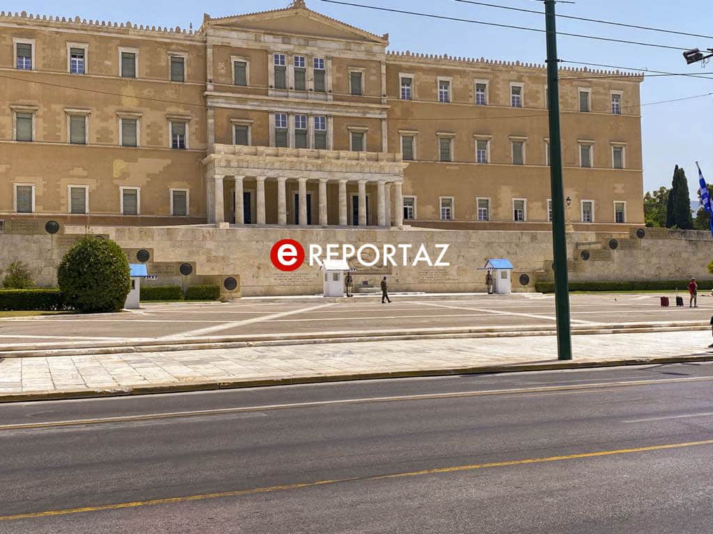 Απεργία: Λιποθύμησε αστυνομικός μπροστά από το μνημείο του Αγνώστου Στρατιώτη