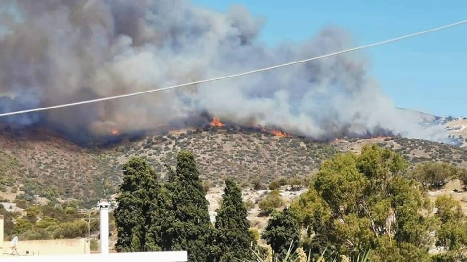 Πυρκαγιά στο Μαρκάτι – Εκκενώθηκε ο οικισμός