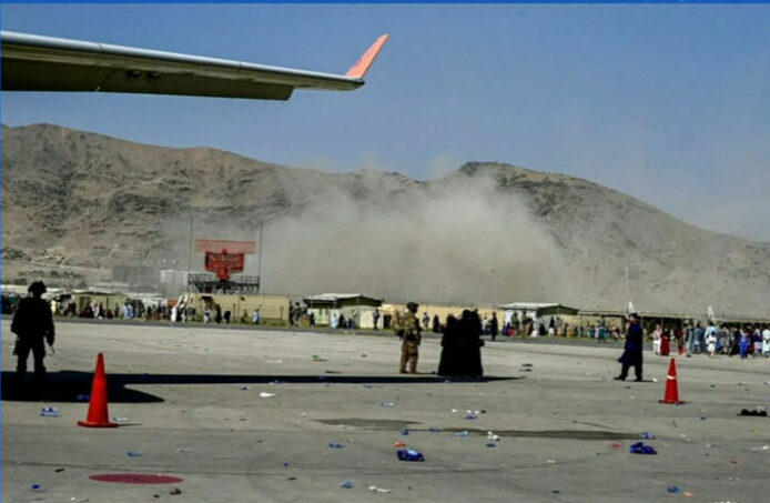 Έκρηξη στο αεροδρόμιο της Καμπούλ:  Για χτύπημα του ISIS μιλούν οι Αμερικανοί - Άγνωστος ο αριθμός των θυμάτων (σκληρές εικόνες και βίντεο)