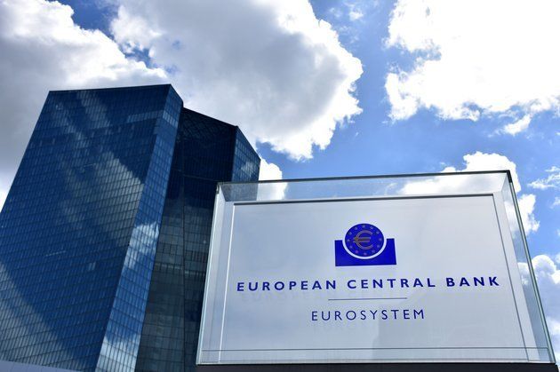 Η ΕΚΤ μειώνει τις αγορές ομολόγων