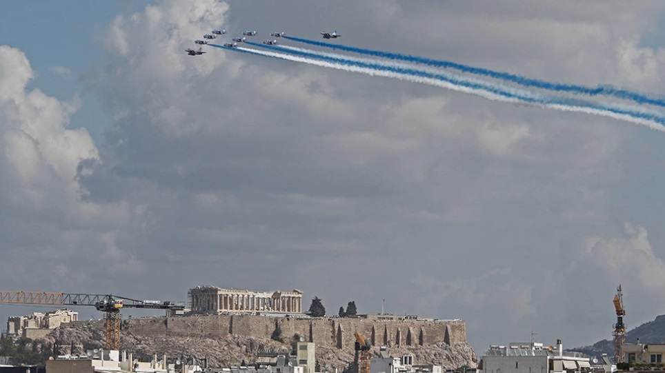 Εντυπωσιακές εικόνες από το κόκπιτ του γαλλικού μαχητικού Rafale: Κατέγραψε την πτήση πάνω από την Αθήνα