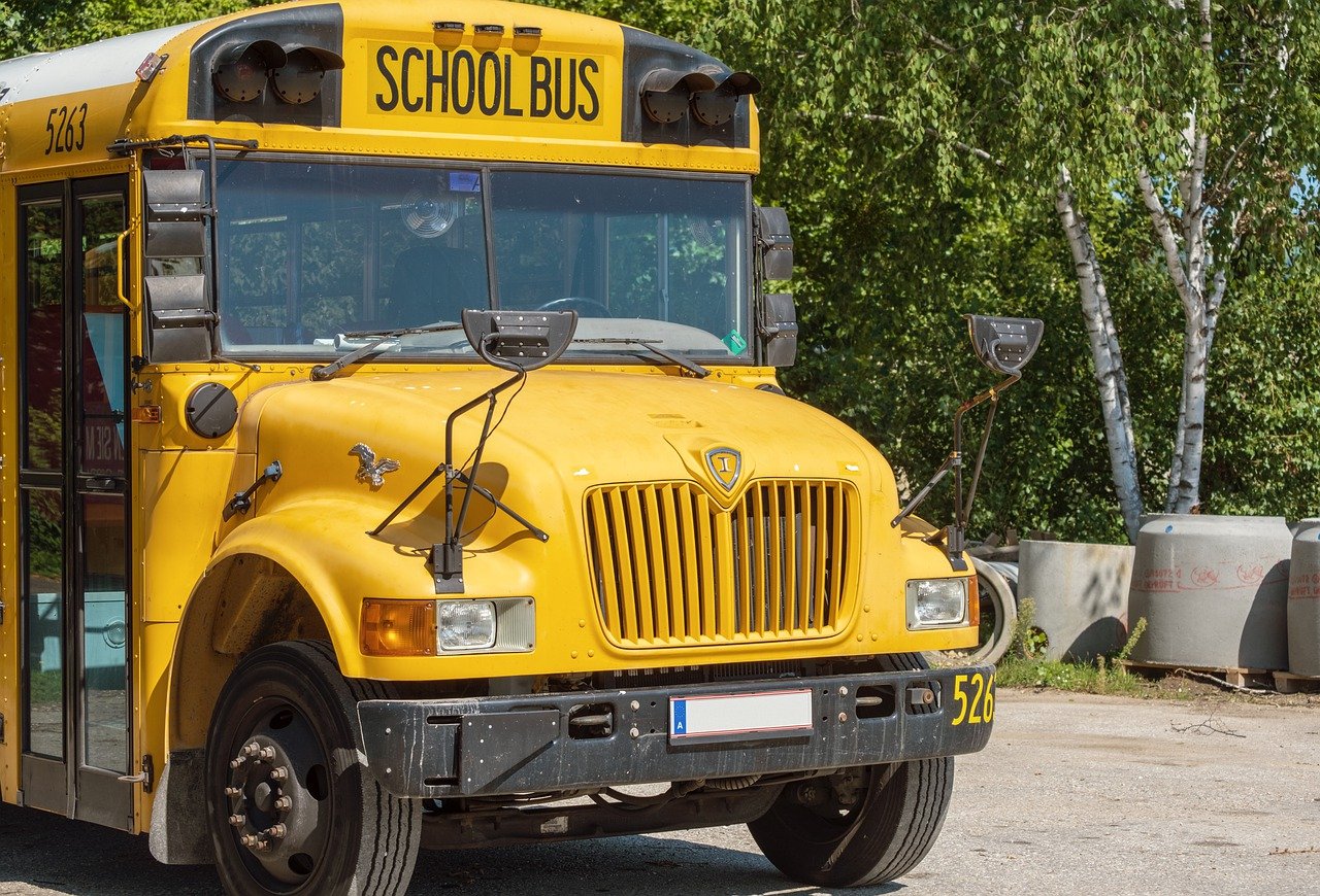 Βεβαιώθηκαν 65 παραβάσεις, σε 695 ελέγχους της Τροχαίας σε σχολικά λεωφορεία, την πρώτη ημέρα της νέας σχολικής χρονιάς