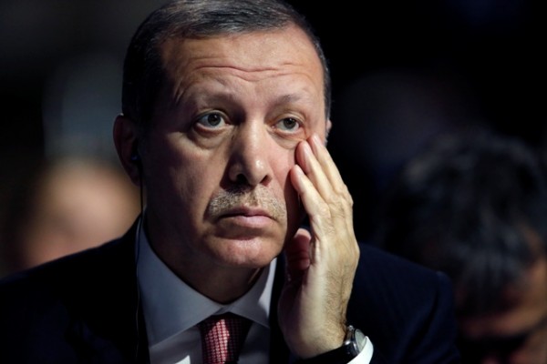 Φουντώνουν τα σενάρια για σοβαρά προβλήματα στην υγεία του Ερντογάν