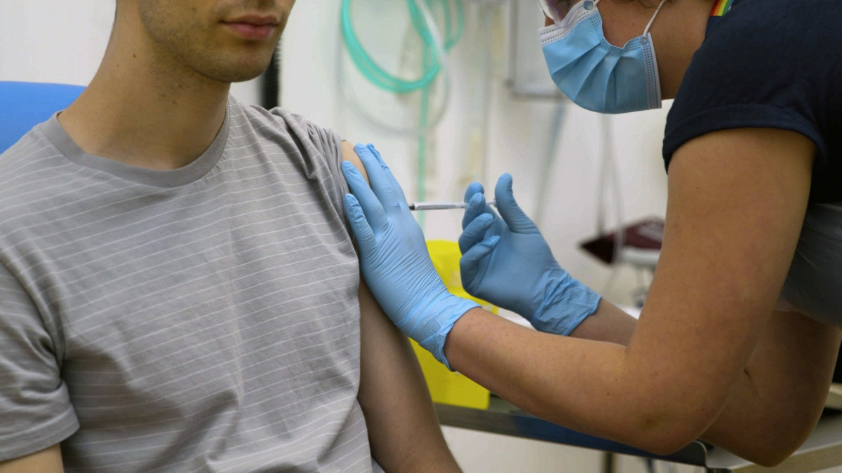 CDC: Οι αναμνηστικές δόσεις του εμβολίου αρχίζουν να χάνουν την αποτελεσματικότητά τους μετά το τετράμηνο
