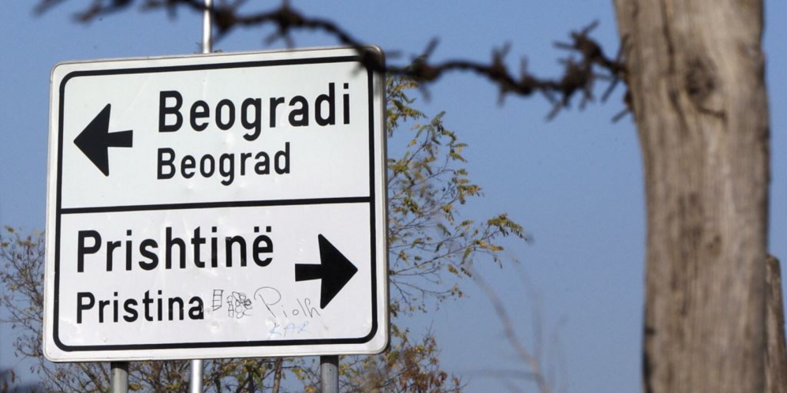Το Κόσοβο απαγορεύει την είσοδο στη χώρα σε αυτοκίνητα με σερβικές πινακίδες. Ένταση στα σύνορα