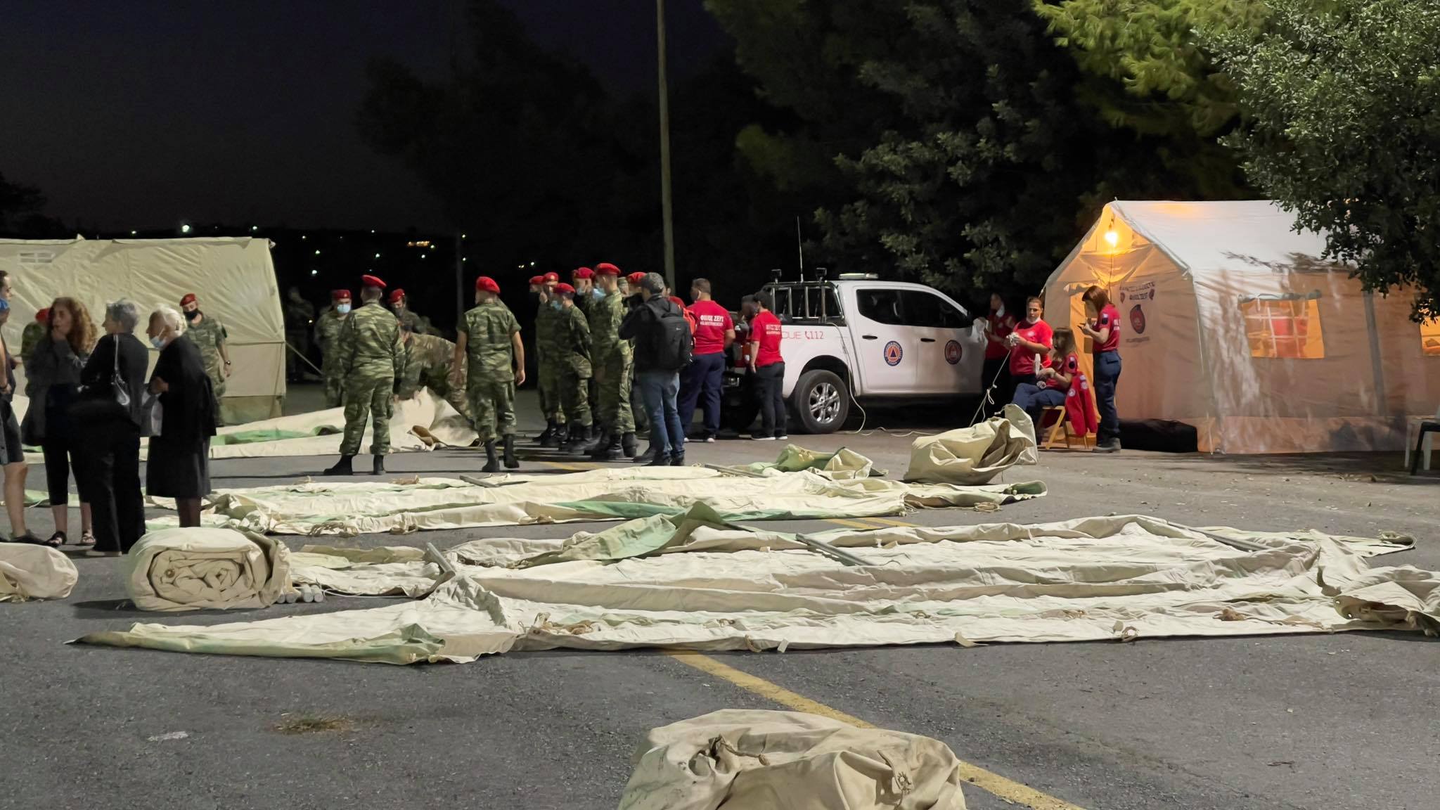Ηράκλειο- σεισμός: Εγκαθίστανται σκηνές στο Αρκαλοχώρι και την ευρύτερη περιοχή για τους αστέγους