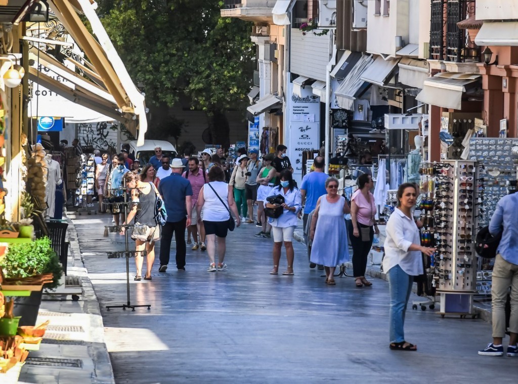 Κορωνοϊός: 579 κρούσματα σε Αττική, 325 σε Θεσσαλονίκη - "Βράζει" η Λάρισα