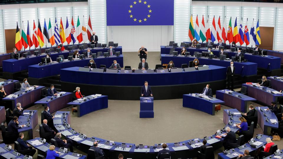 To Ευρωκοινοβούλιο κινείται νομικά κατά της  Κομισιόν για την Πολωνία