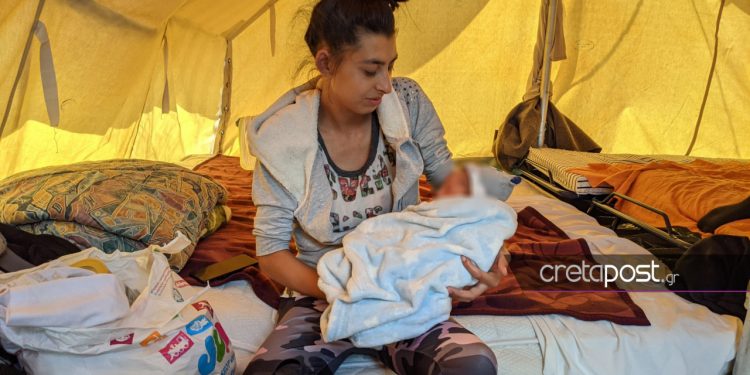 Πηγές υπ. Προστασίας του Πολίτη:  Τι αναφέρουν για την μητέρα με το μωρό και όσους διαμένουν σε σκηνές στο Αρκαλοχώρι