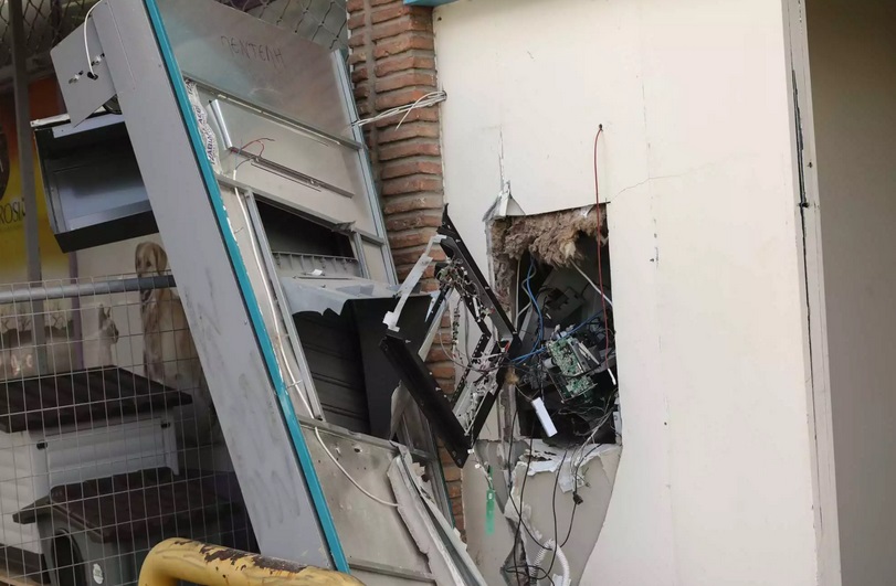 Ακρόπολη: Φθορές σε δύο μηχανήματα συναλλάγματος - Έσπασαν οθόνες και πληκτρολόγια των ΑΤΜ