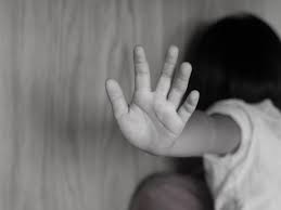Ανατροπή στην υπόθεση της 8χρονης στη Ρόδο. Συγγενής κακοποίησε το 8χρονο κορίτσι για να εξαπατήσει τη μάνα!