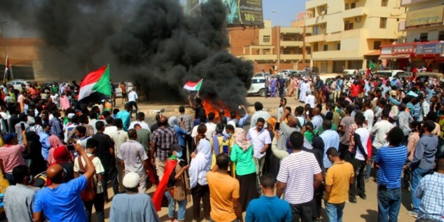 Επεκτείνεται στο Σουδάν το κίνημα πολιτικής ανυπακοής απέναντι στους πραξικοπηματίες