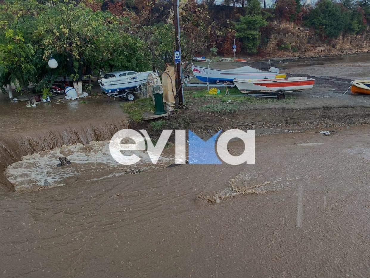 Βόρεια Εύβοια: Η κακοκαιρία εξαφάνισε την παραλία των Λουτρών – Ορατός ο κίνδυνος πλημμύρας στην Αγία Άννα (φωτό-βίντεο)